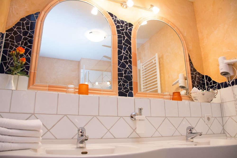 Bathroom sink