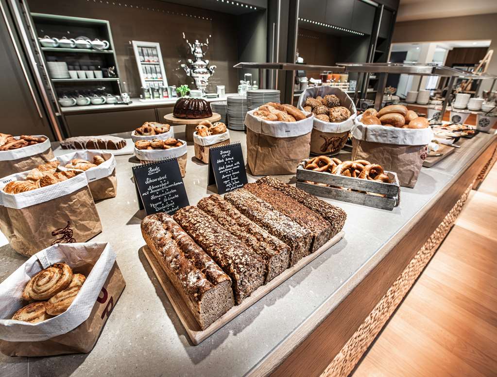 Steigenberger Hotel Treudelberg, Hamburg, Germany - Breakfast