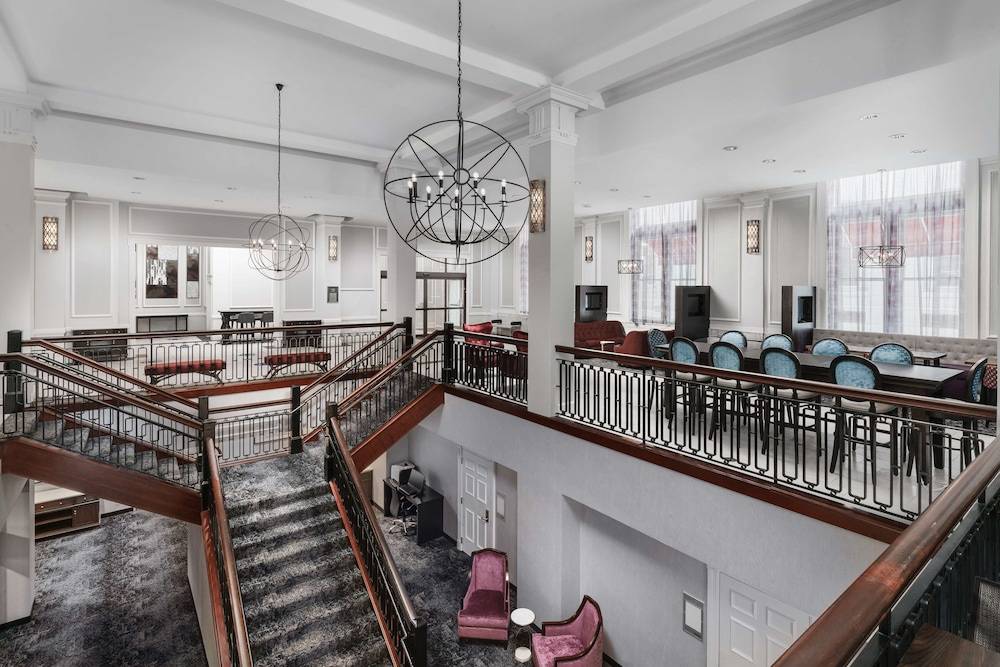 Hampton Inn & Suites Baltimore Inner Harbor - photo 4