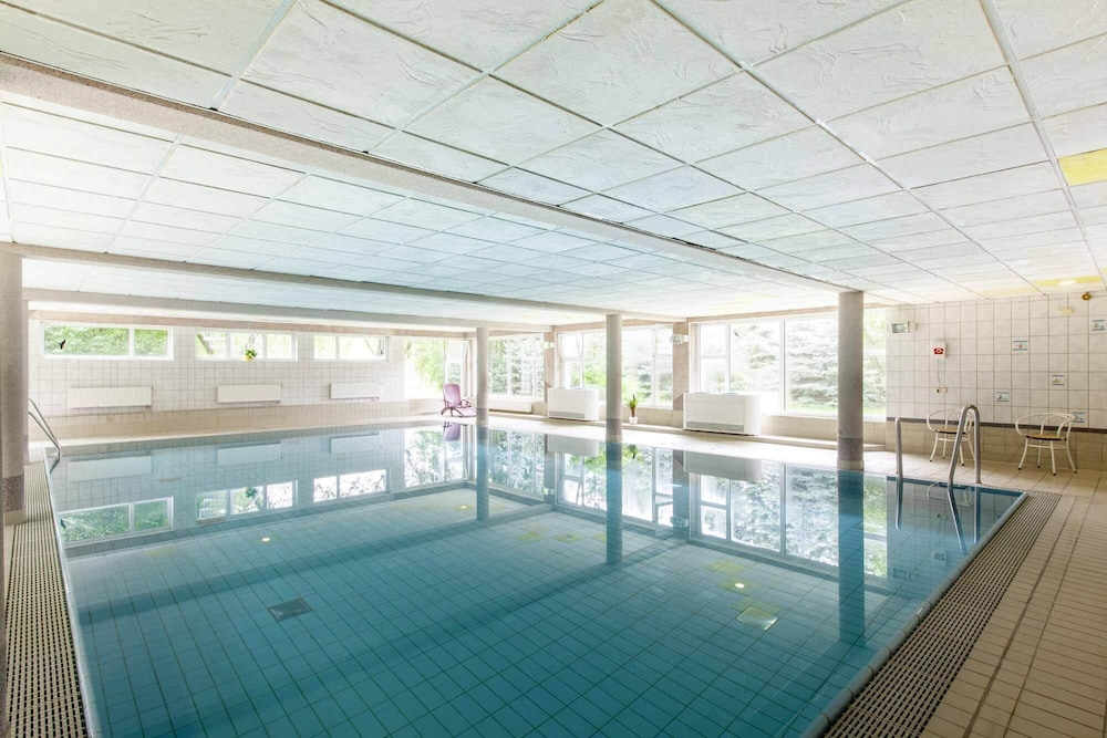 Exercise/lap pool