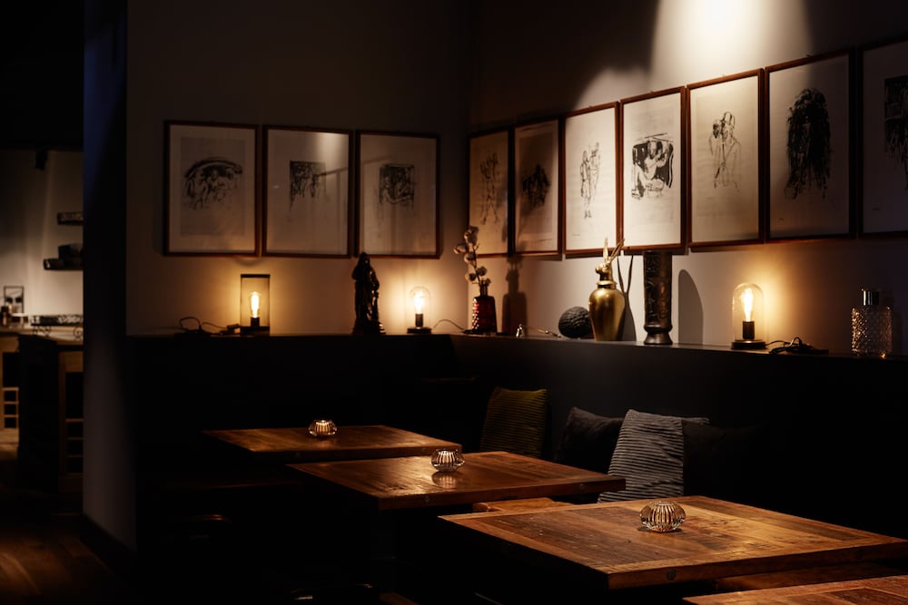 Lobby lounge