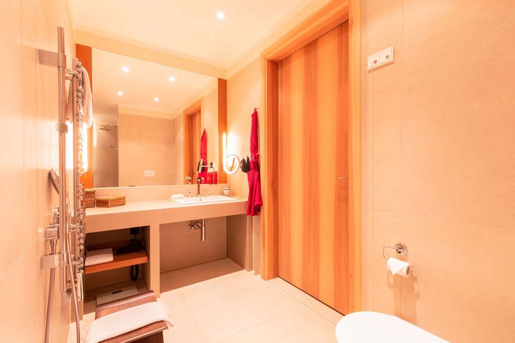 Orania b bath romm by Fridolin Full
