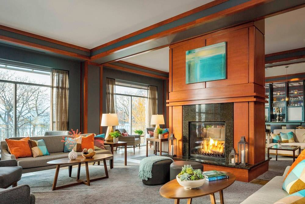 Courtyard Marriott Burlington Harbor - photo 2