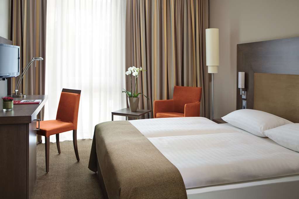 IntercityHotel Berlin hauptbahnhof, Germany - Guest room