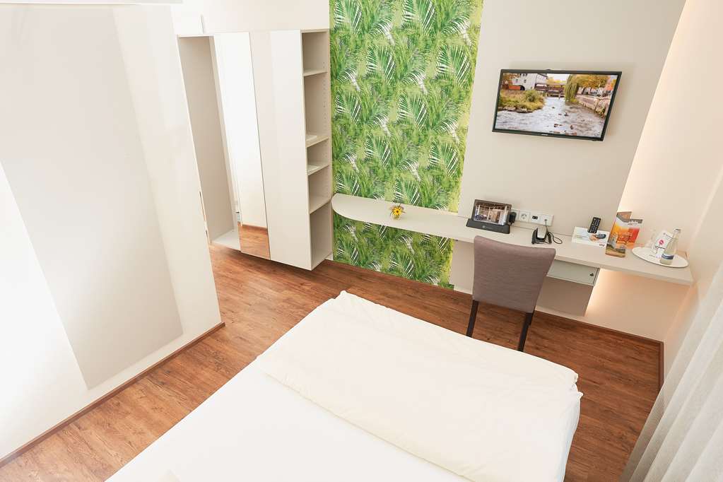 Single room main house