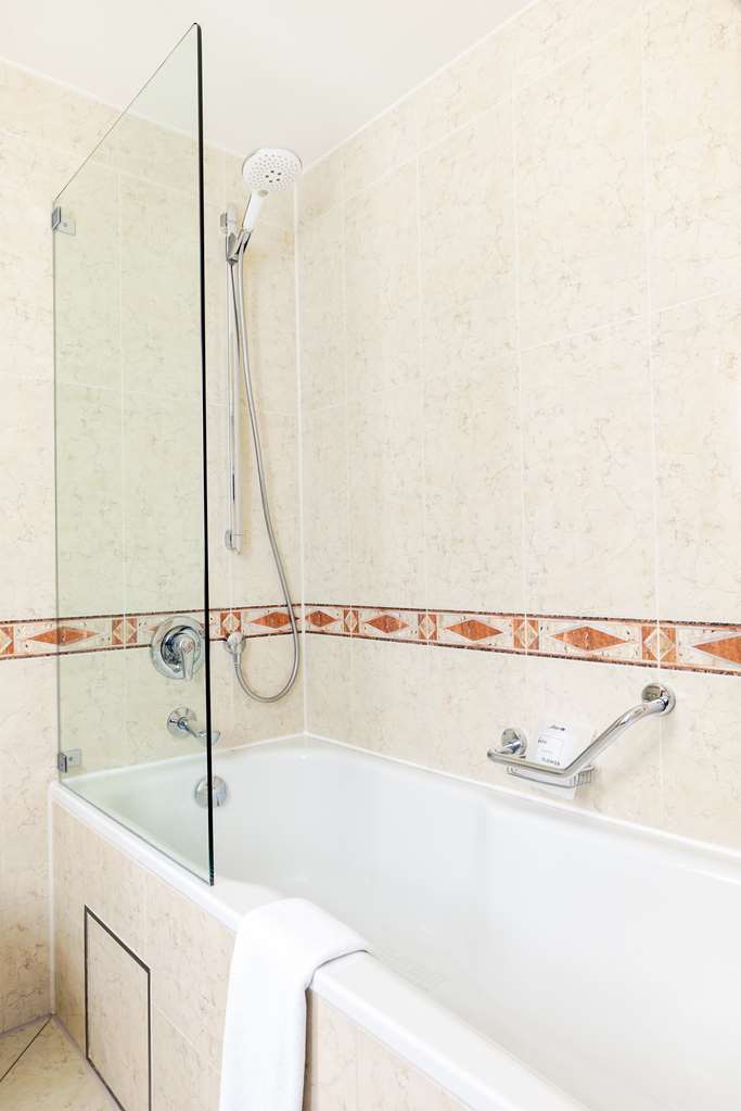 Suite Bathroom