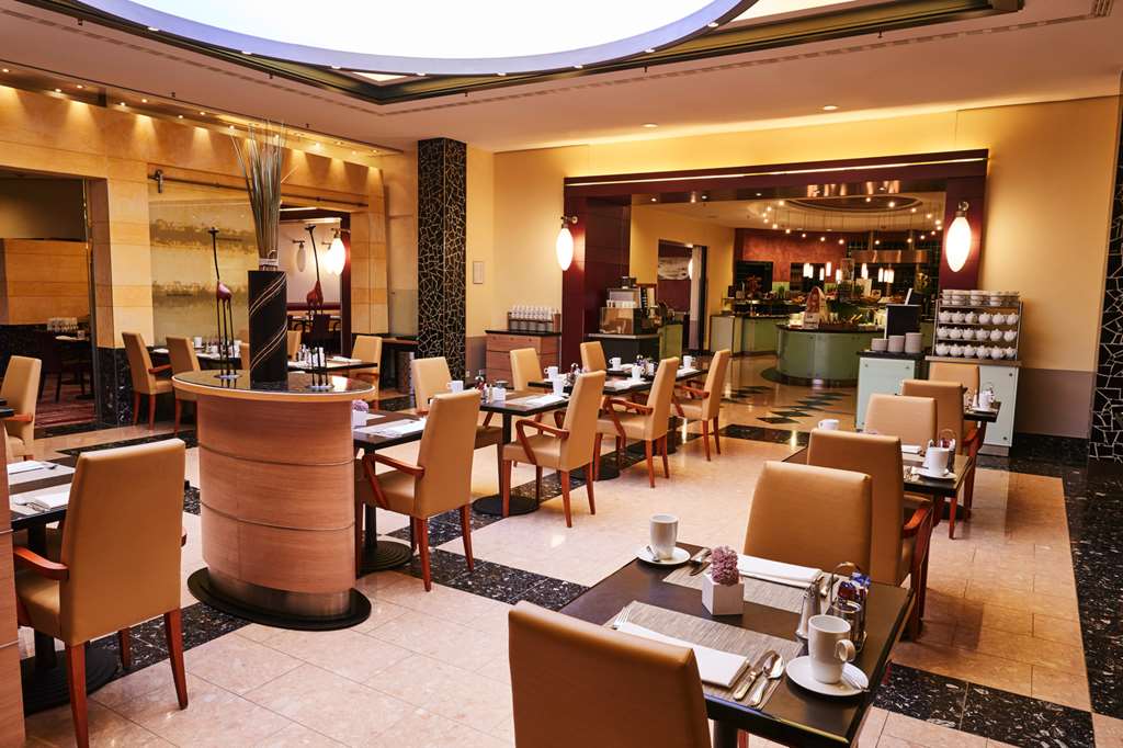 Steigenberger Airport Hotel, Frankfurt, Germany - Restaurant Five Continents, Breakfast