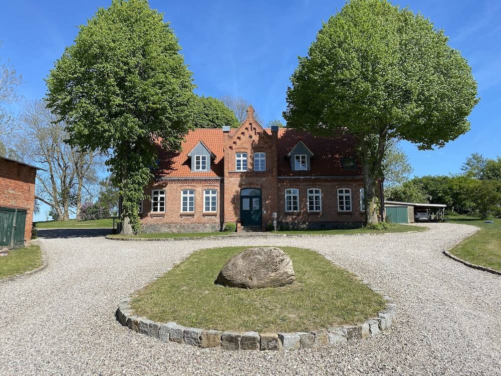 Primary image