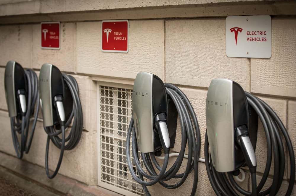 Electric vehicle charging station