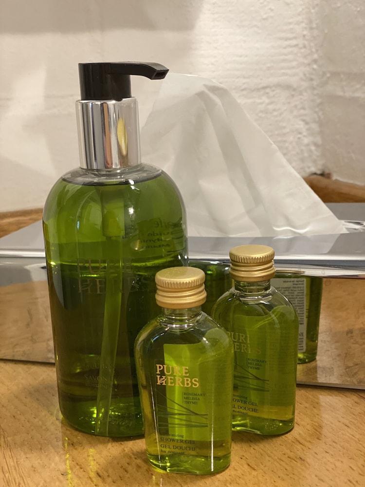 Bathroom amenities
