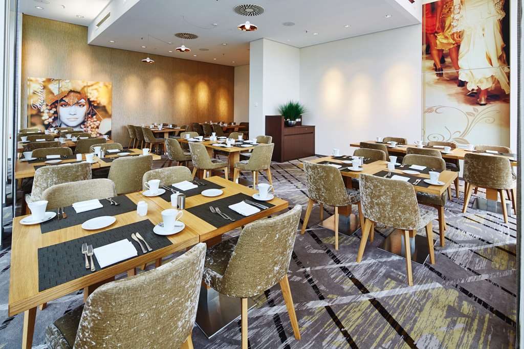 Steigenberger Hotel Am Kanzleramt, Berlin, Germany - breakfast