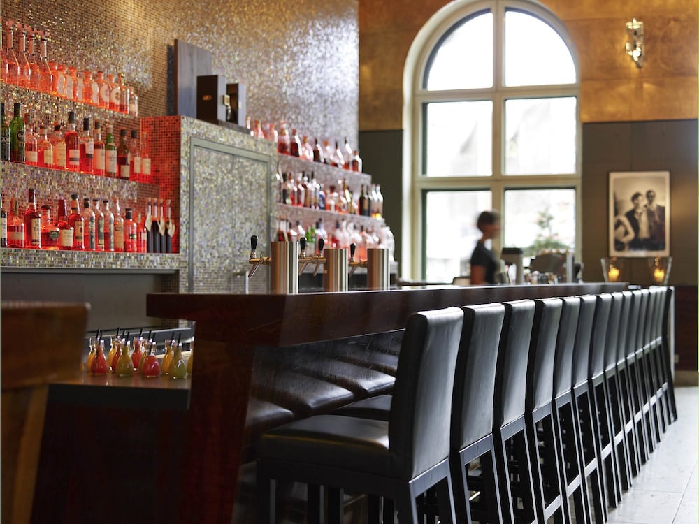 Hotel Bar