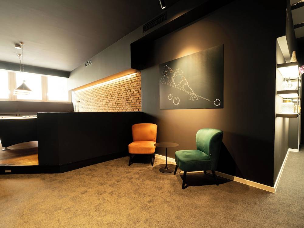 Lobby lounge