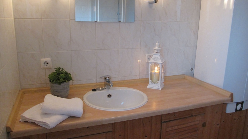 Bathroom sink