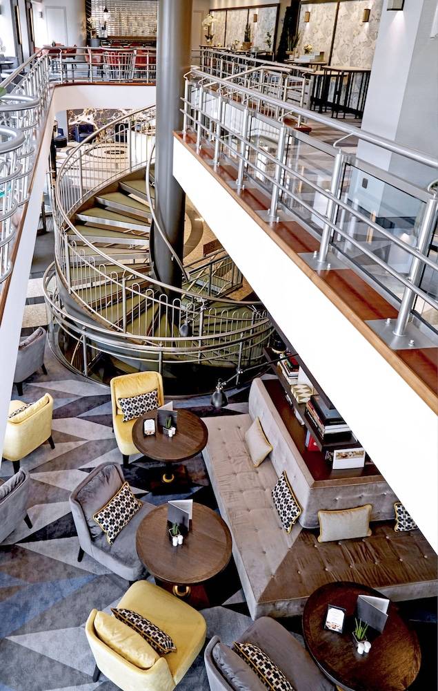Lobby lounge