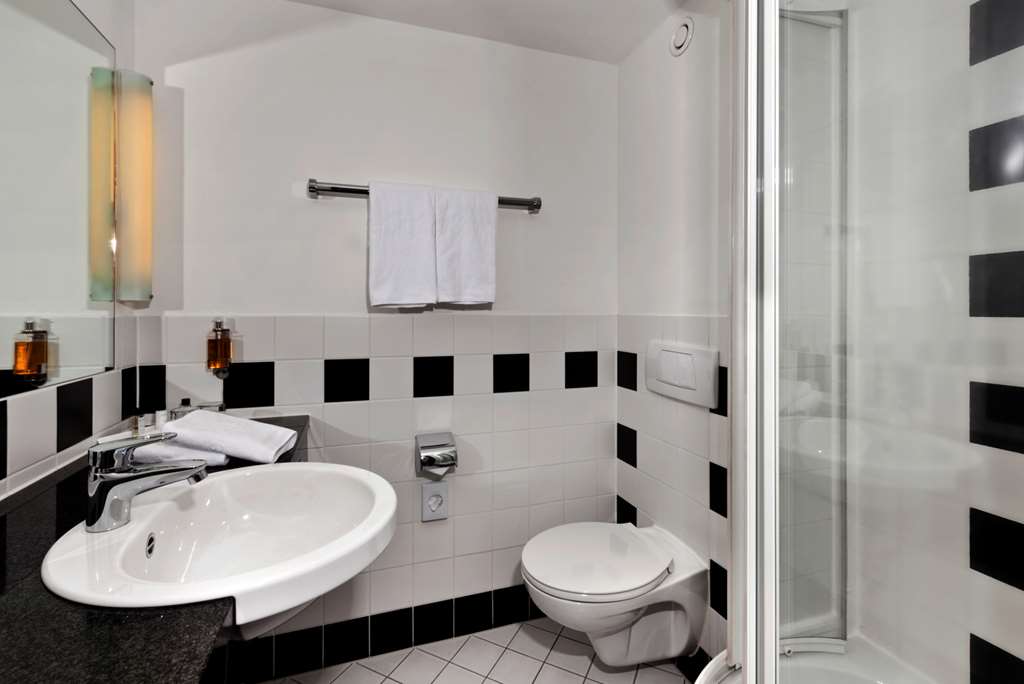 IntercityHotel Bremen, Germany - Bathroom