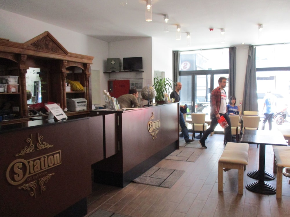 Check-in/check-out kiosk