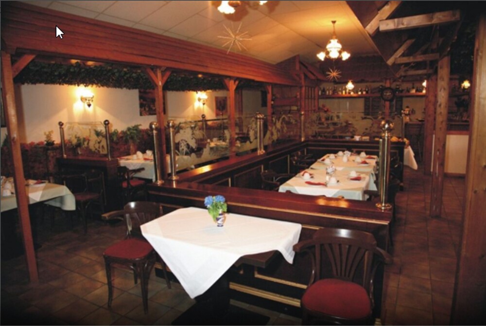 Couples Dining