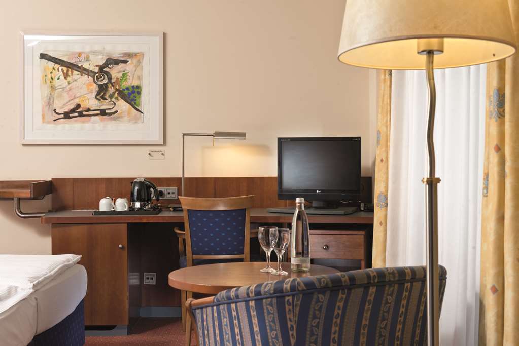 seminaris seehotel potsdam suite desk view high