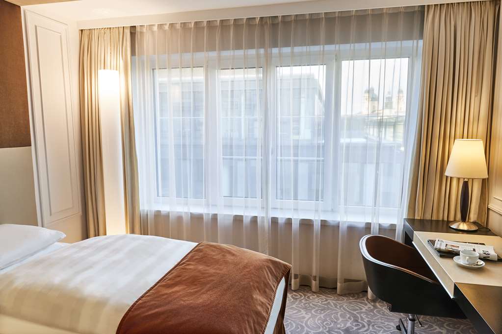MUC1_Superior Single Room 1.jpg