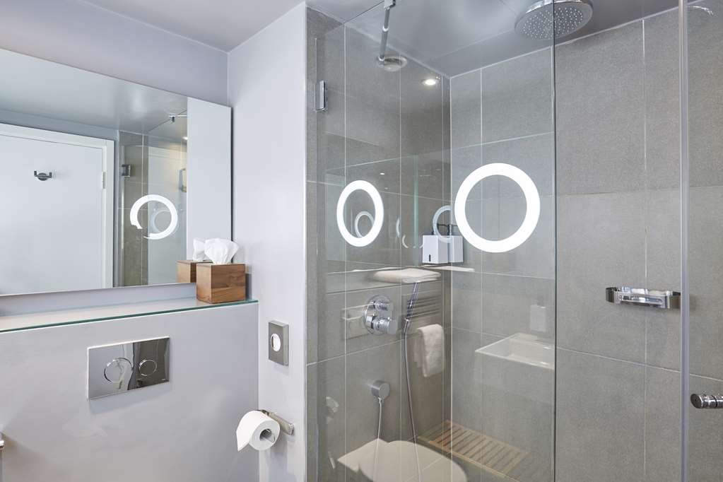 Scandic Frankfurt Museumsufer rooms standard family superior bathroom