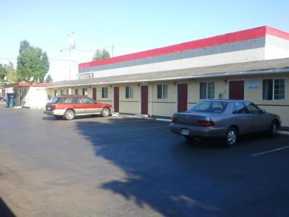 Aaron Motel - photo 2