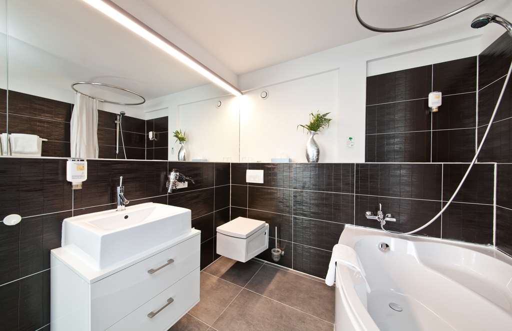 Business Comfort Room Bath_Novum Hotel Aviva Leipzig