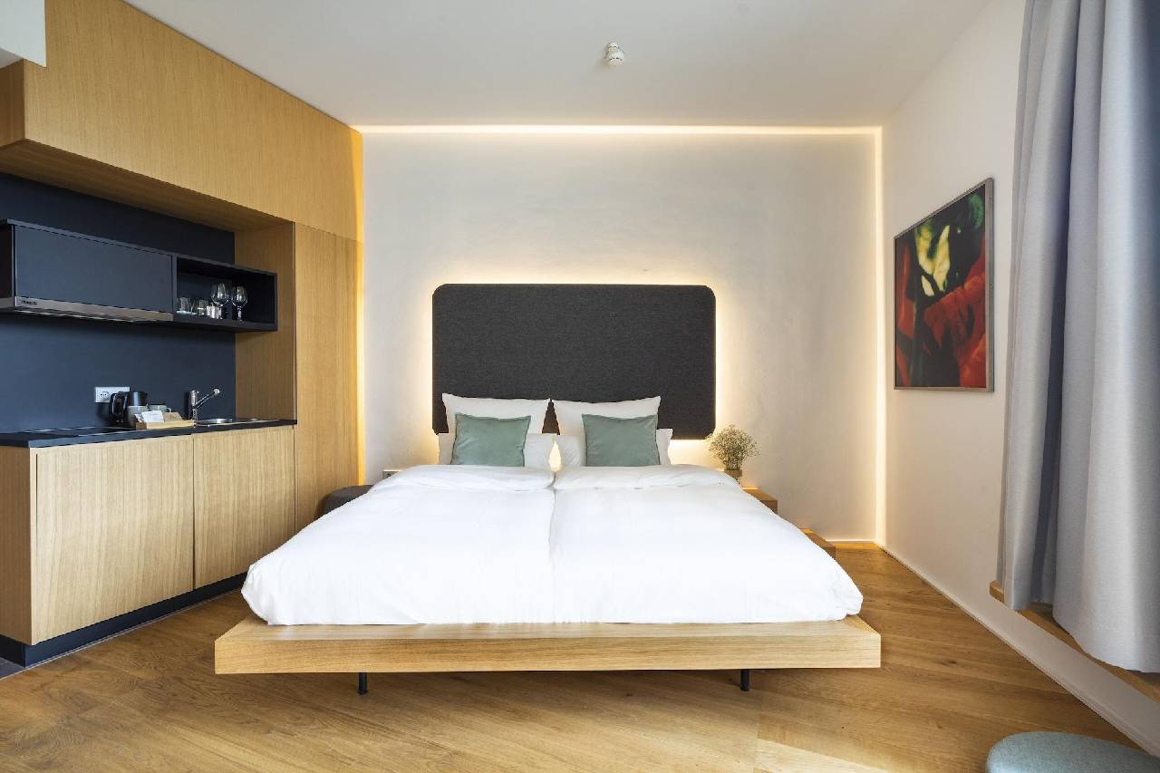 Guest room