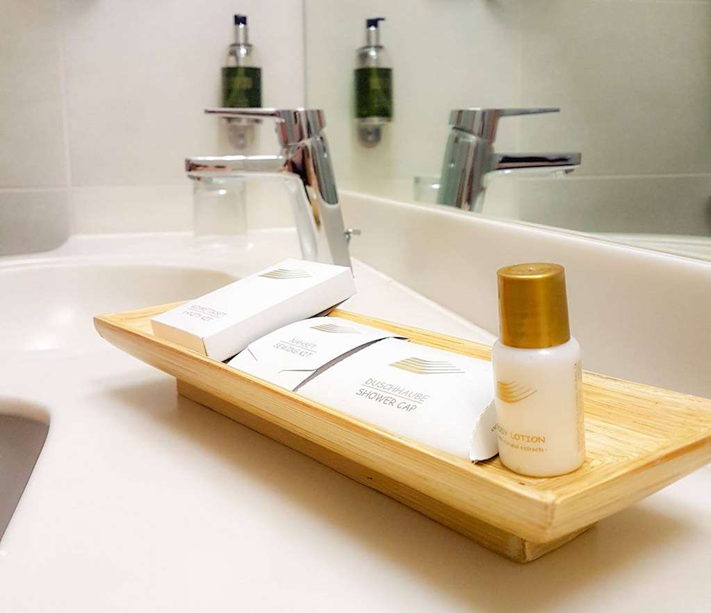 bathroom standard room  hotel central hof