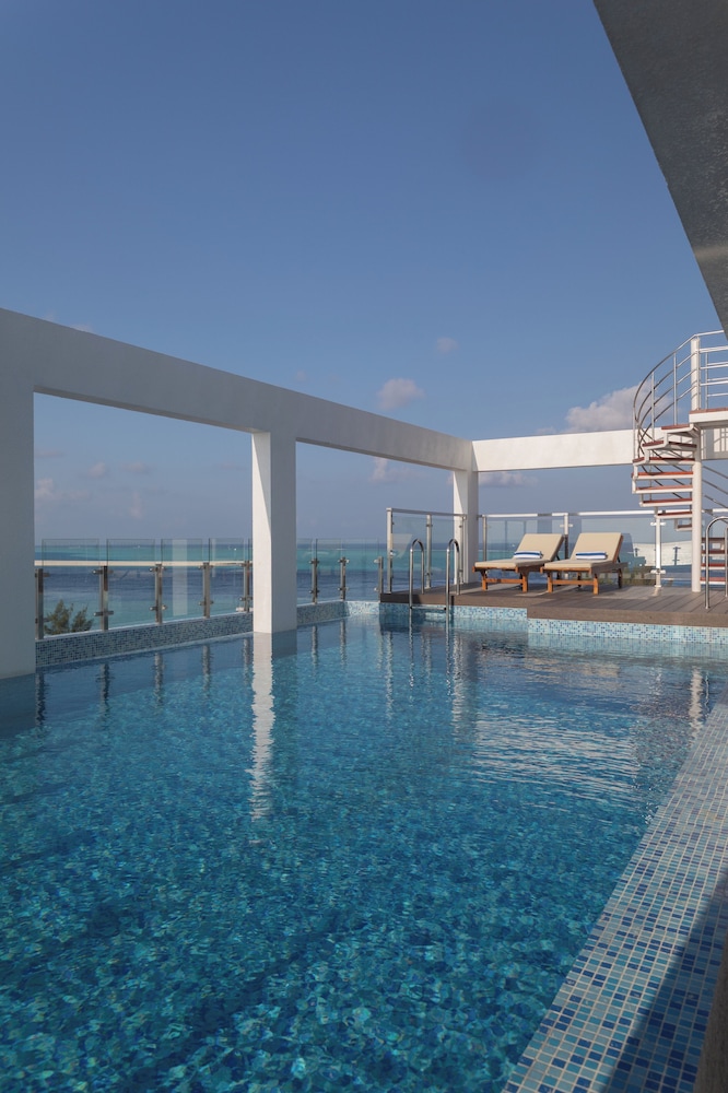 Rooftop pool