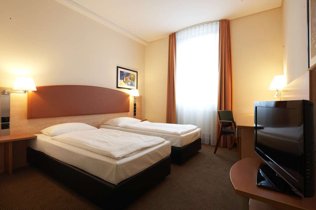 IntercityHotel Berlin Ostbahnhof, Germany - Guest room
