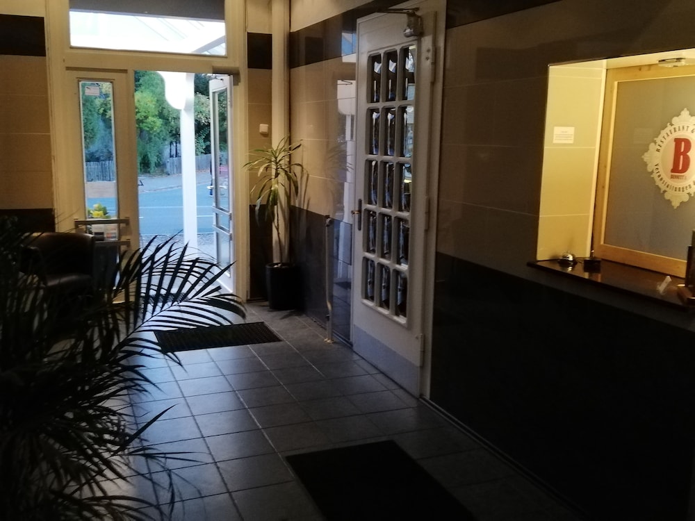 Check-in/check-out kiosk