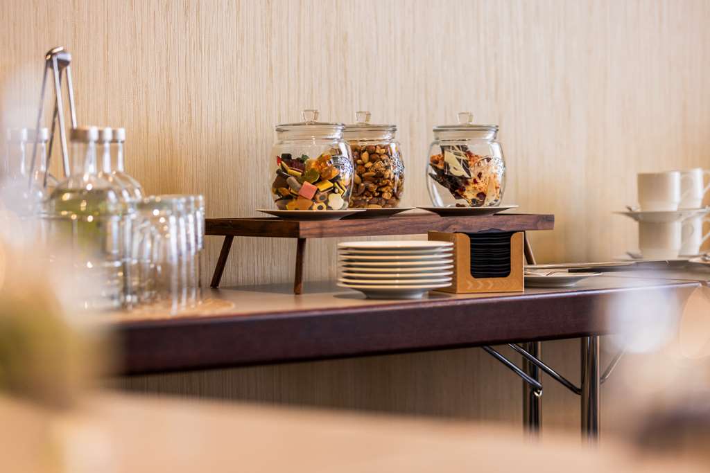 Steigenberger Hotel De Saxe, Dresden, Germany - bar/lounge