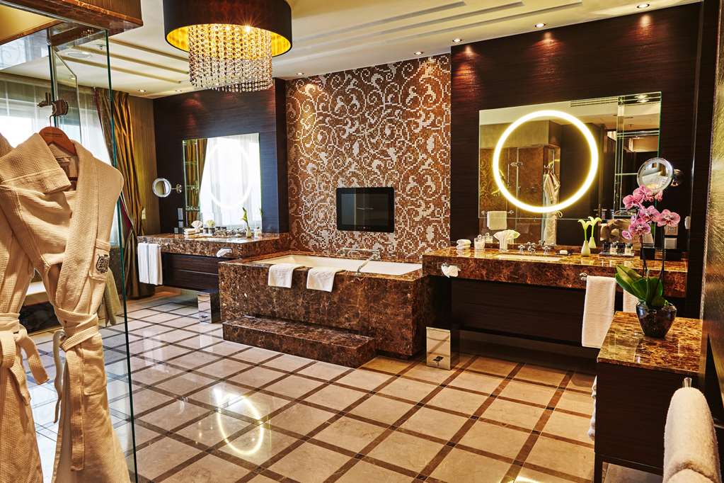 Steigenberger Frankfurter Hof, Frankfurt, Germany - Royal Suite bathroom