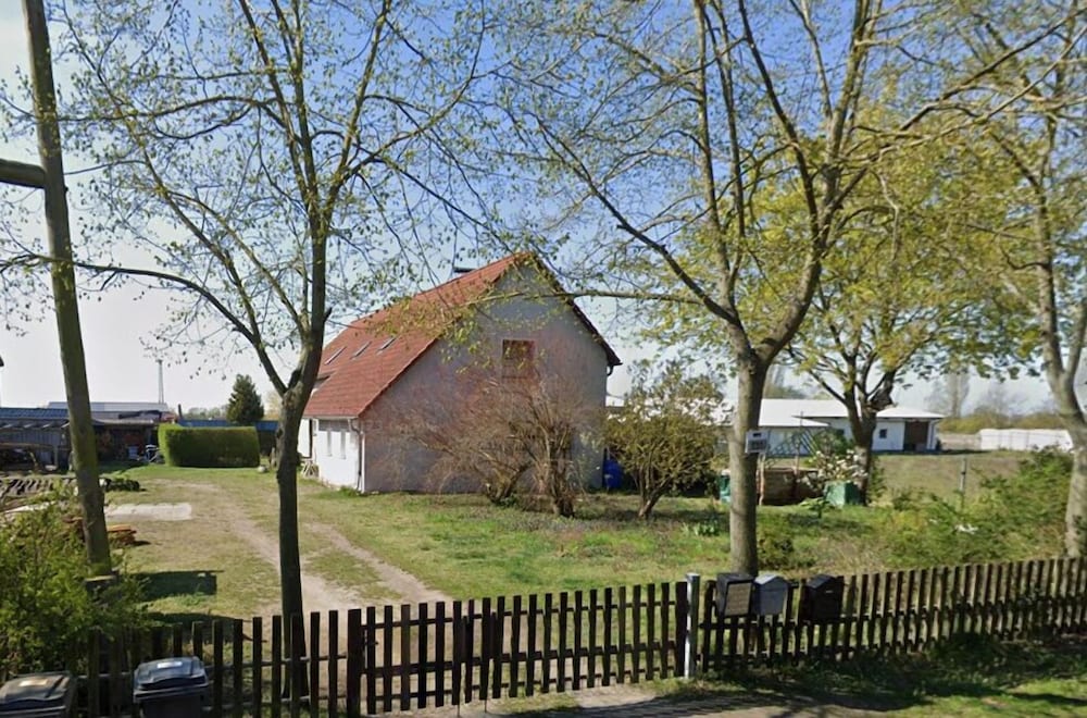 Nauen Stay for 6 2 Apartments Combined Parking included