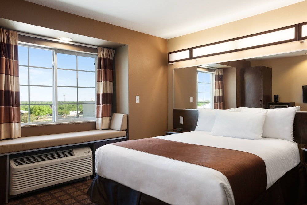 Microtel Inn & Suites by Wyndham Cotulla - photo 5