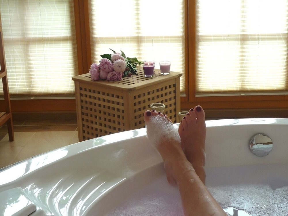 Private spa tub