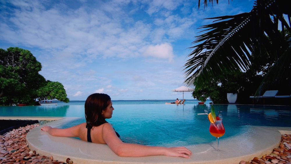 Infinity pool