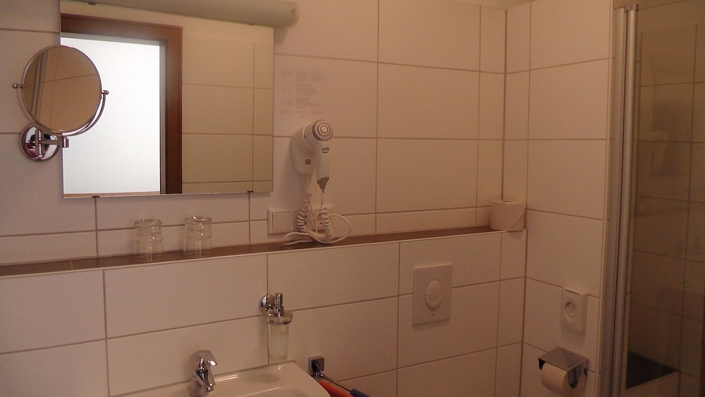 Bathroom amenities