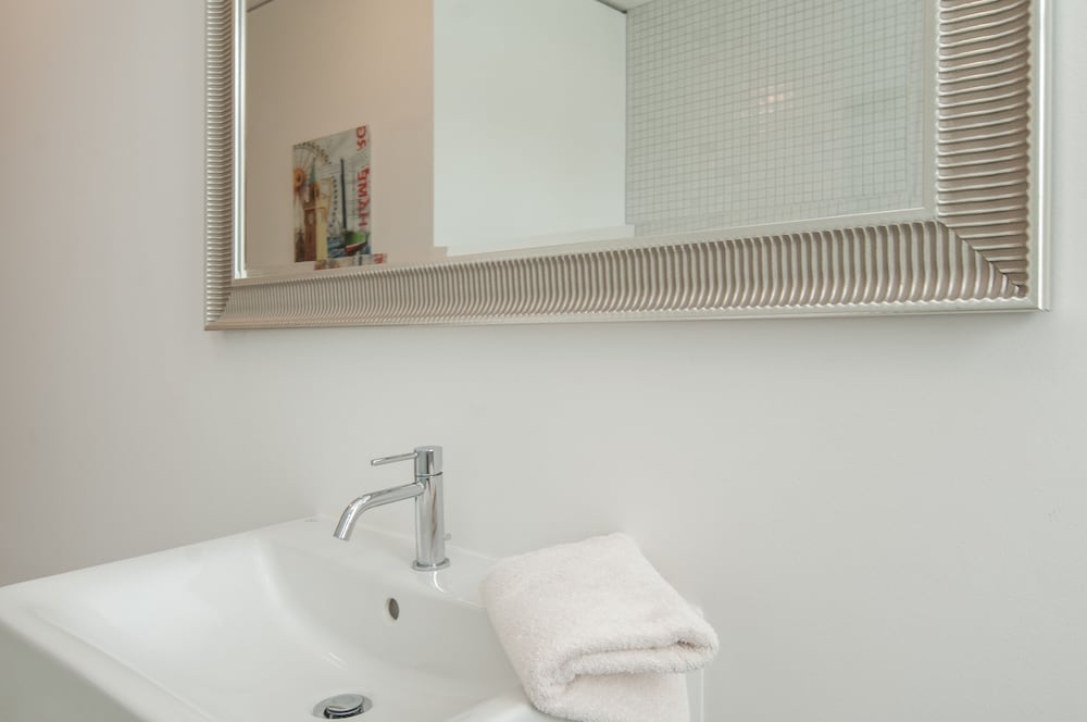 Bathroom sink