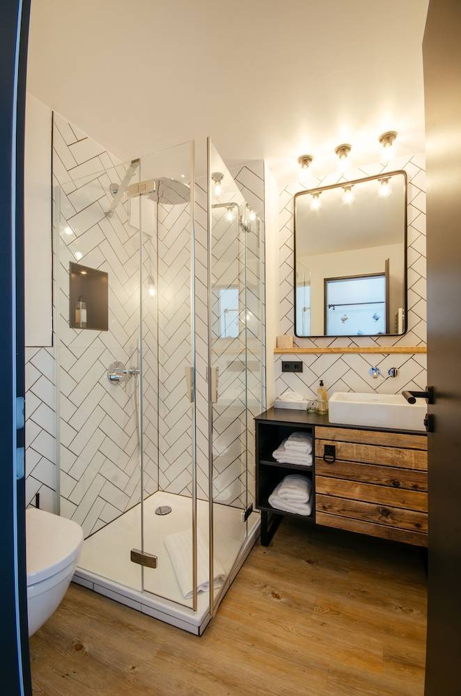 Bathroom shower