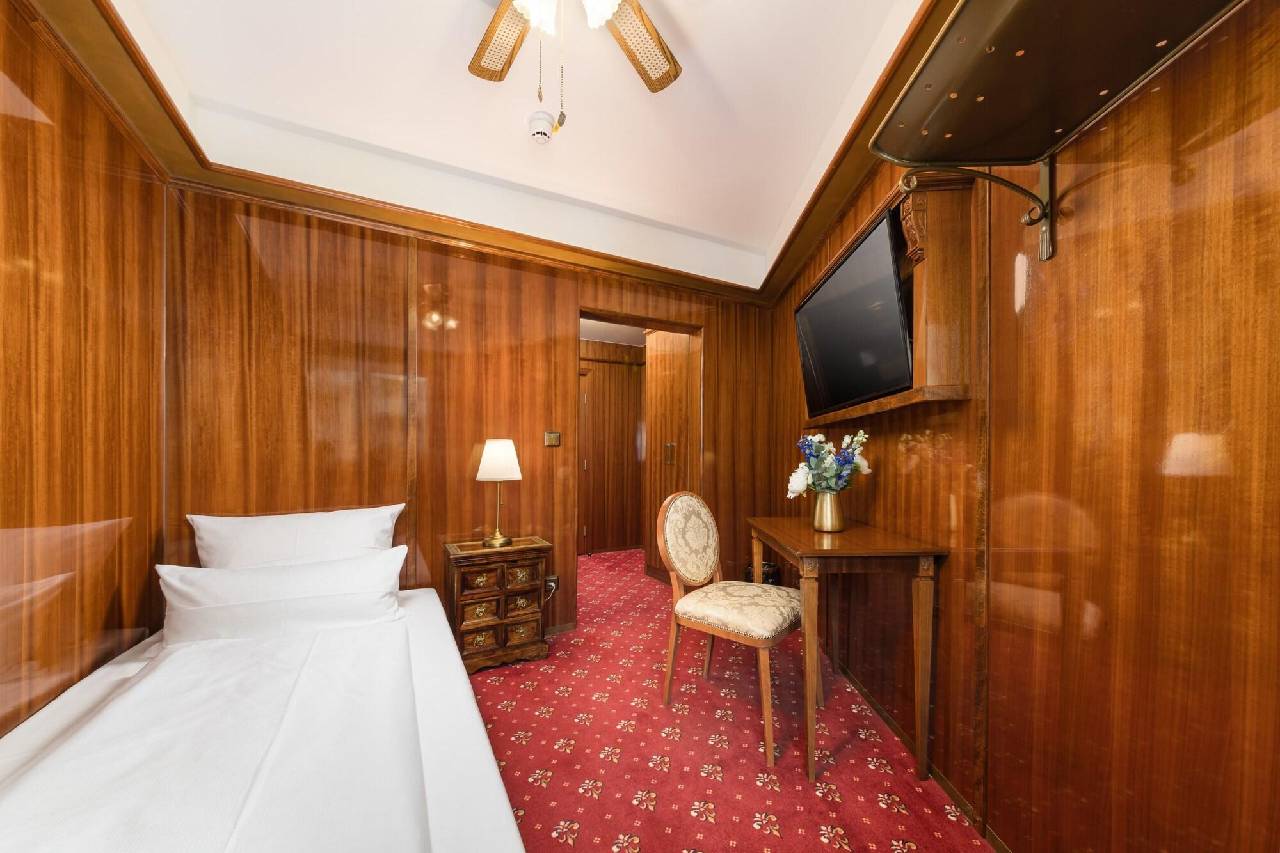 Guest room