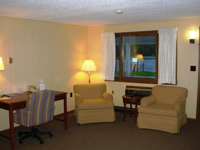 Red Carpet Inn On the Lake - photo 5