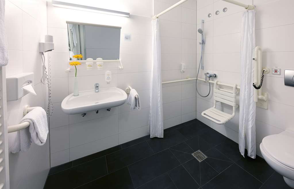 Business Double Room barrier free Bathroom