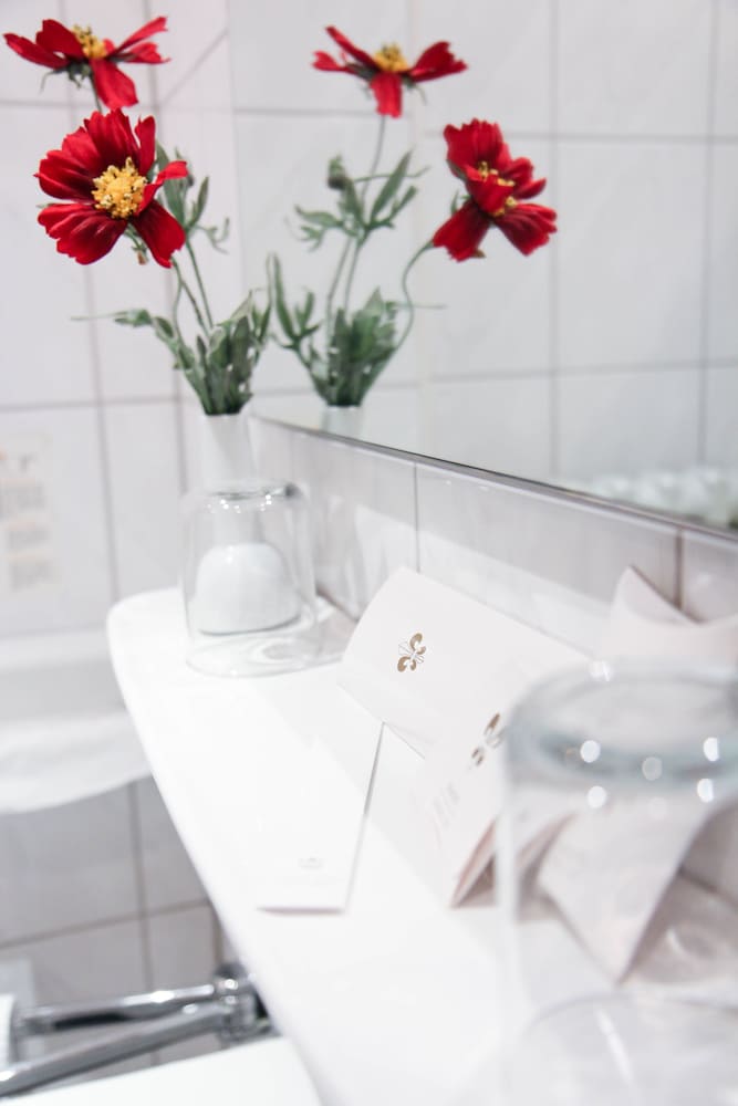 Bathroom amenities