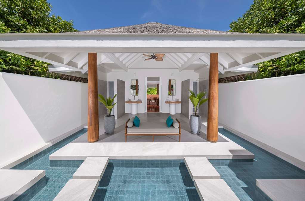 Anantara Kihavah Guest Room Two Bedroom Beach Pool Residence Bathroom Pond