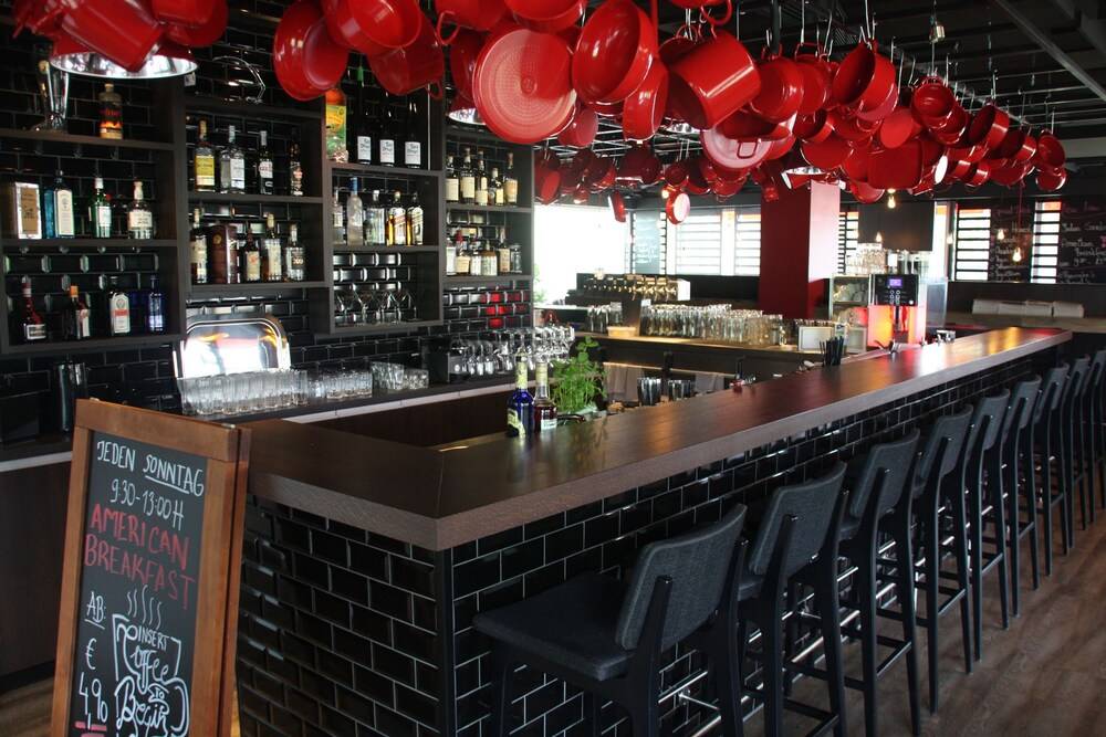 Hotel Bar