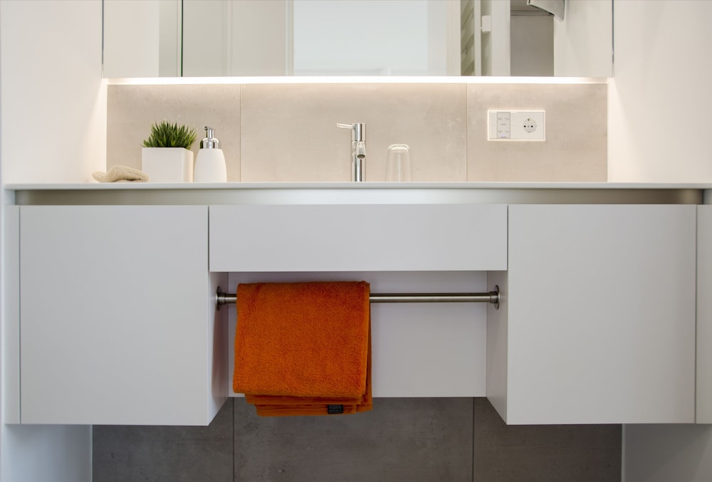 Bathroom sink