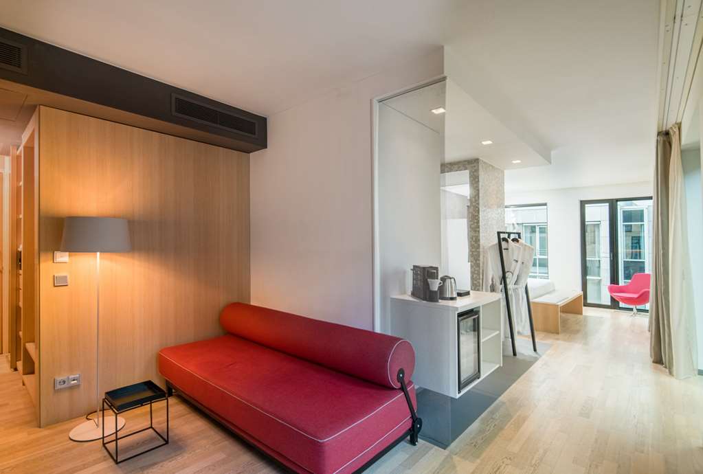 BHAMB ROOM