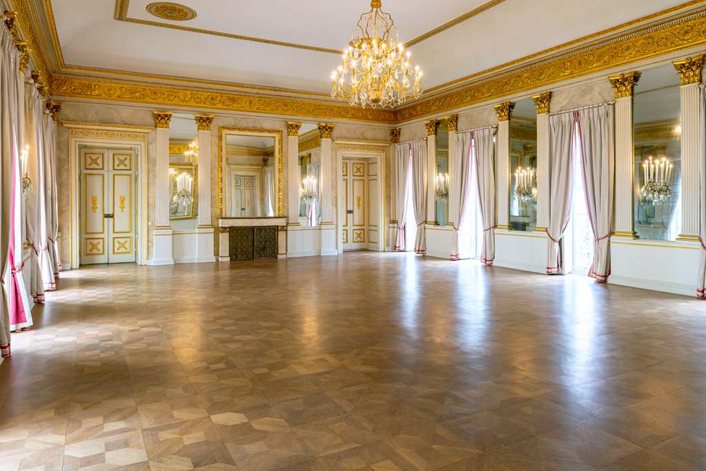 HBH Palais Montgelas K nigssaal unbestuhlt seitliche Ansicht DanielSchvarcz